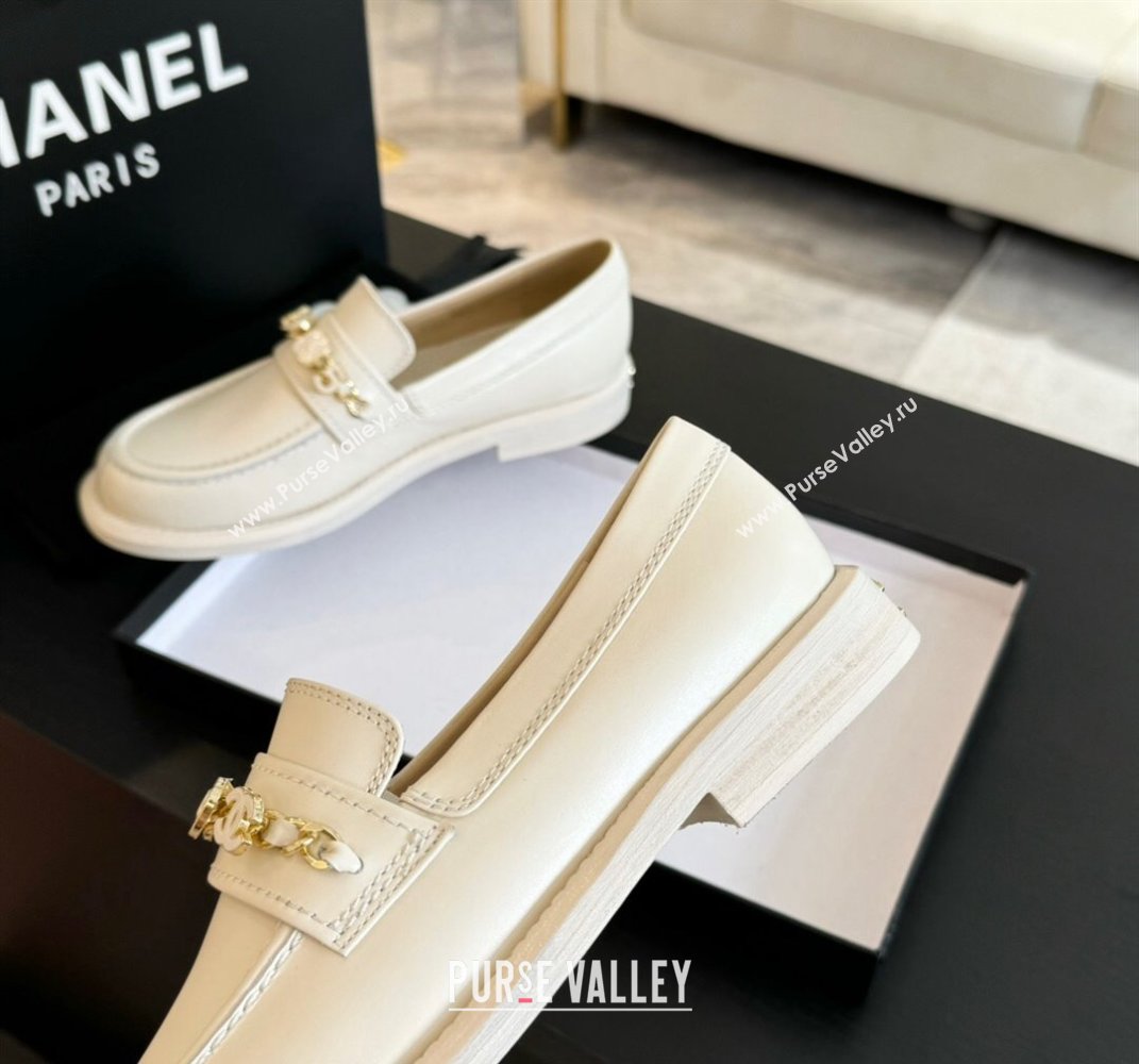 Chanel Calfskin Loafers with Heart Charm Ivory White 2024 G45785 (SS-240910076)