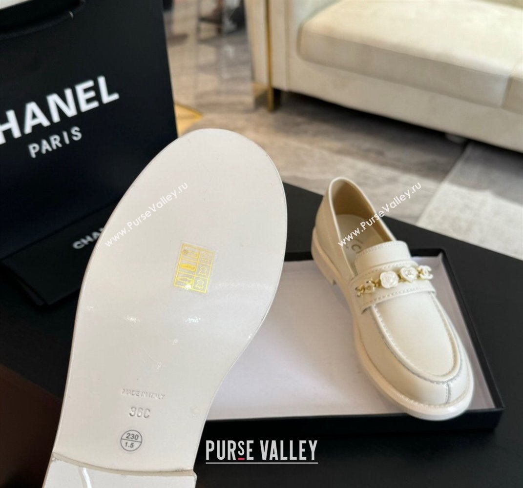 Chanel Calfskin Loafers with Heart Charm Ivory White 2024 G45785 (SS-240910076)