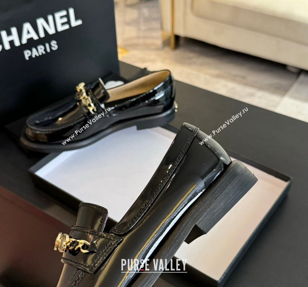 Chanel Patent Leather Loafers with Heart Charm Black 2024 G45785 (SS-240910075)