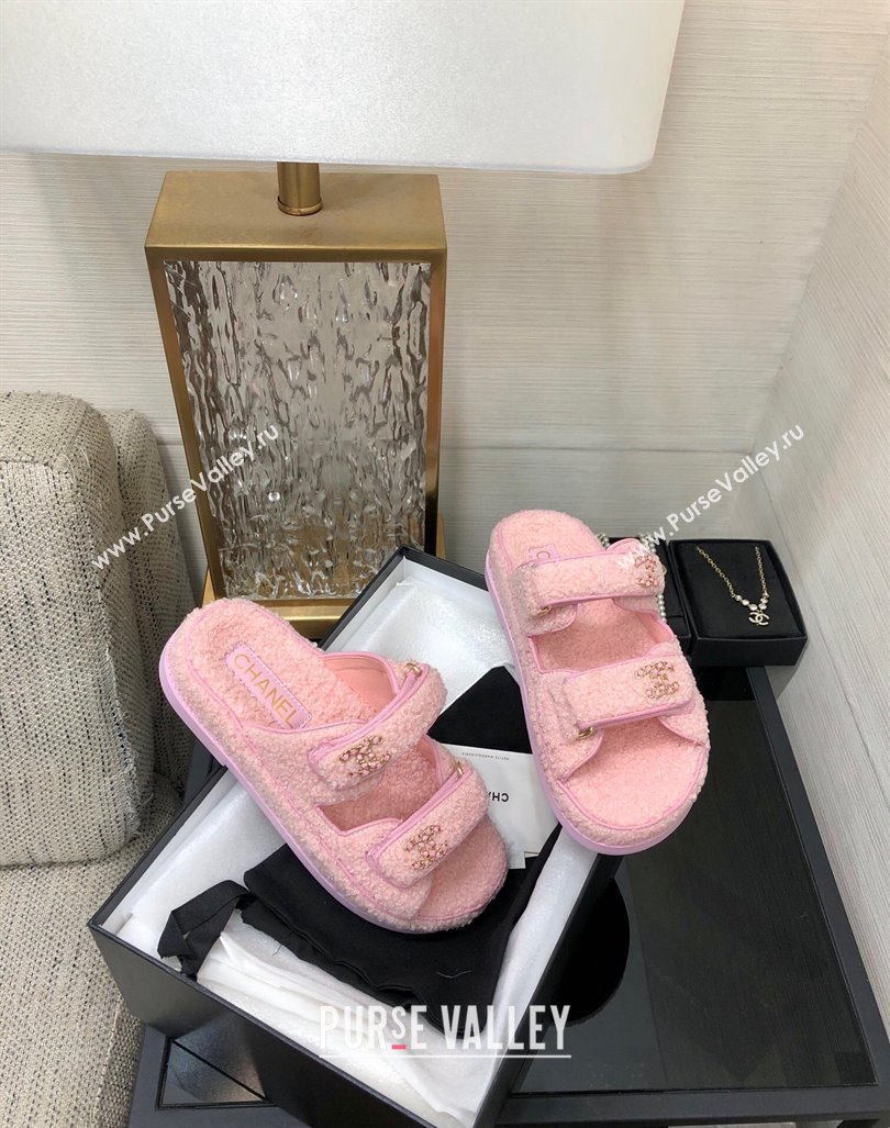 Chanel Fur Flat Strap Slides Sandal with Chain CC Light Pink 2024 CH091009 (MD-240910038)