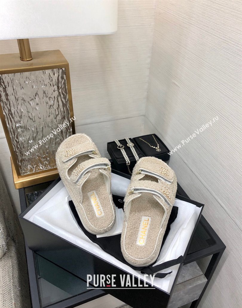 Chanel Fur Flat Strap Slides Sandal with Chain CC light Beige 2024 CH091009 (MD-240910040)