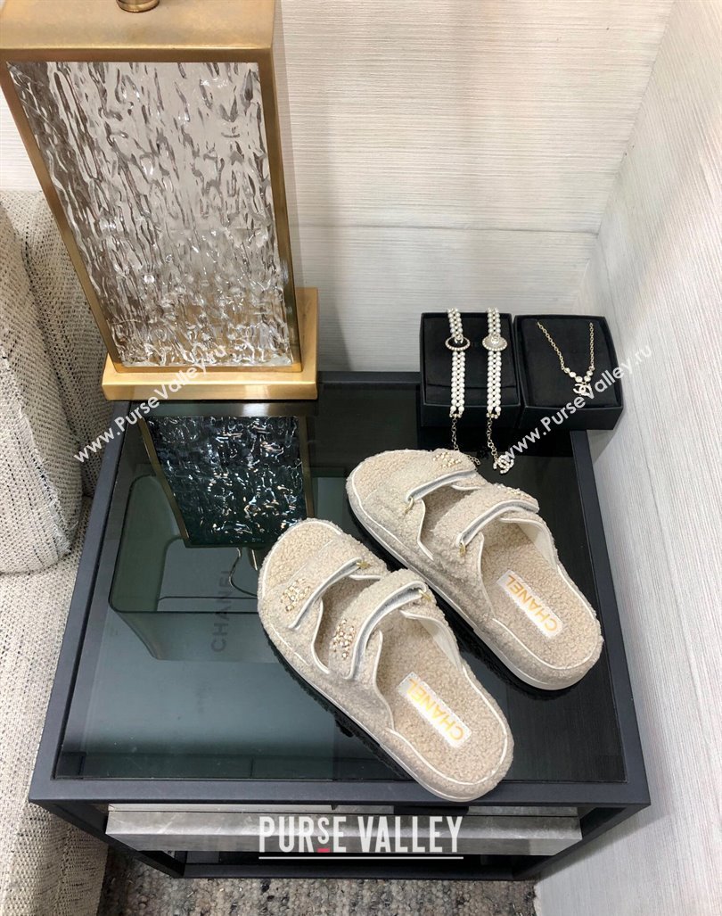 Chanel Fur Flat Strap Slides Sandal with Chain CC light Beige 2024 CH091009 (MD-240910040)