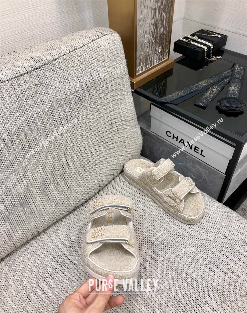 Chanel Fur Flat Strap Slides Sandal with Chain CC light Beige 2024 CH091009 (MD-240910040)