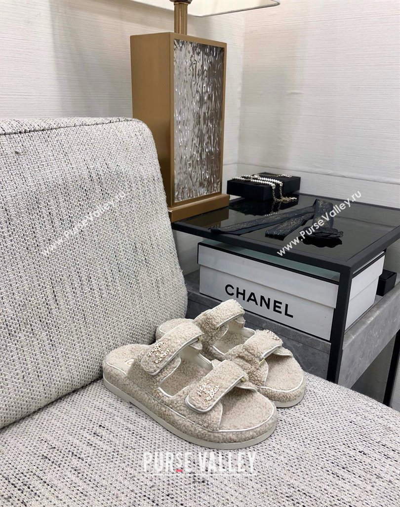 Chanel Fur Flat Strap Slides Sandal with Chain CC light Beige 2024 CH091009 (MD-240910040)