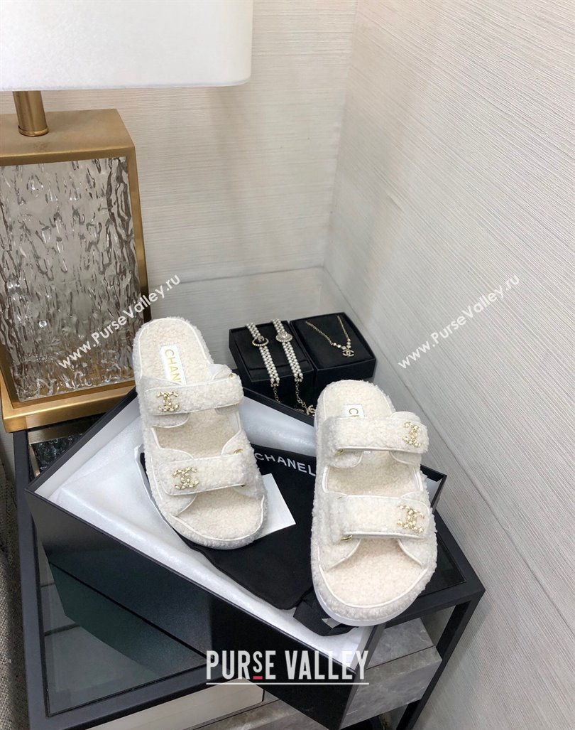 Chanel Fur Flat Strap Slides Sandal with Chain CC White 2024 CH091009 (MD-240910042)