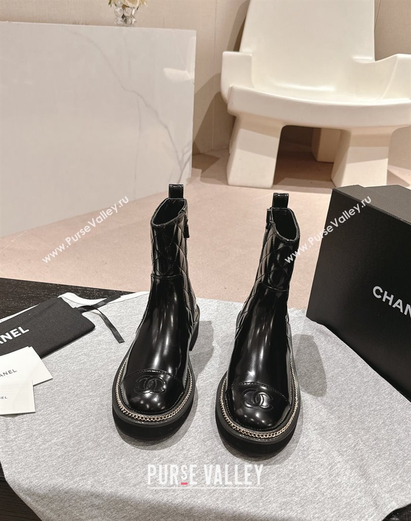 Chanel Patent Quilted Calfskin Ankle Boots with Logo Stud and Chain Black 2024 CH090904 (MD-240909057)