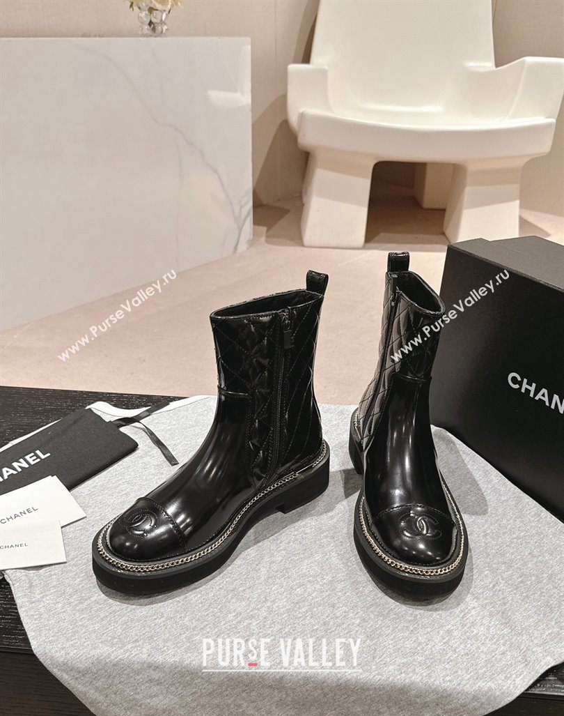 Chanel Patent Quilted Calfskin Ankle Boots with Logo Stud and Chain Black 2024 CH090904 (MD-240909057)