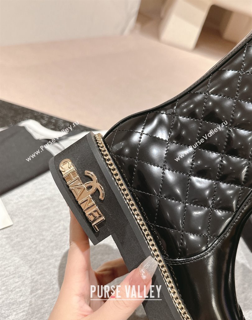 Chanel Patent Quilted Calfskin Ankle Boots with Logo Stud and Chain Black 2024 CH090904 (MD-240909057)