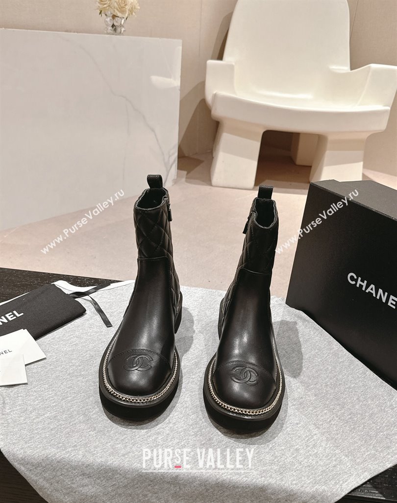 Chanel Quilted Calfskin Leather Ankle Boots with Logo Stud and Chain Black 2024 CH090904 (MD-240909059)