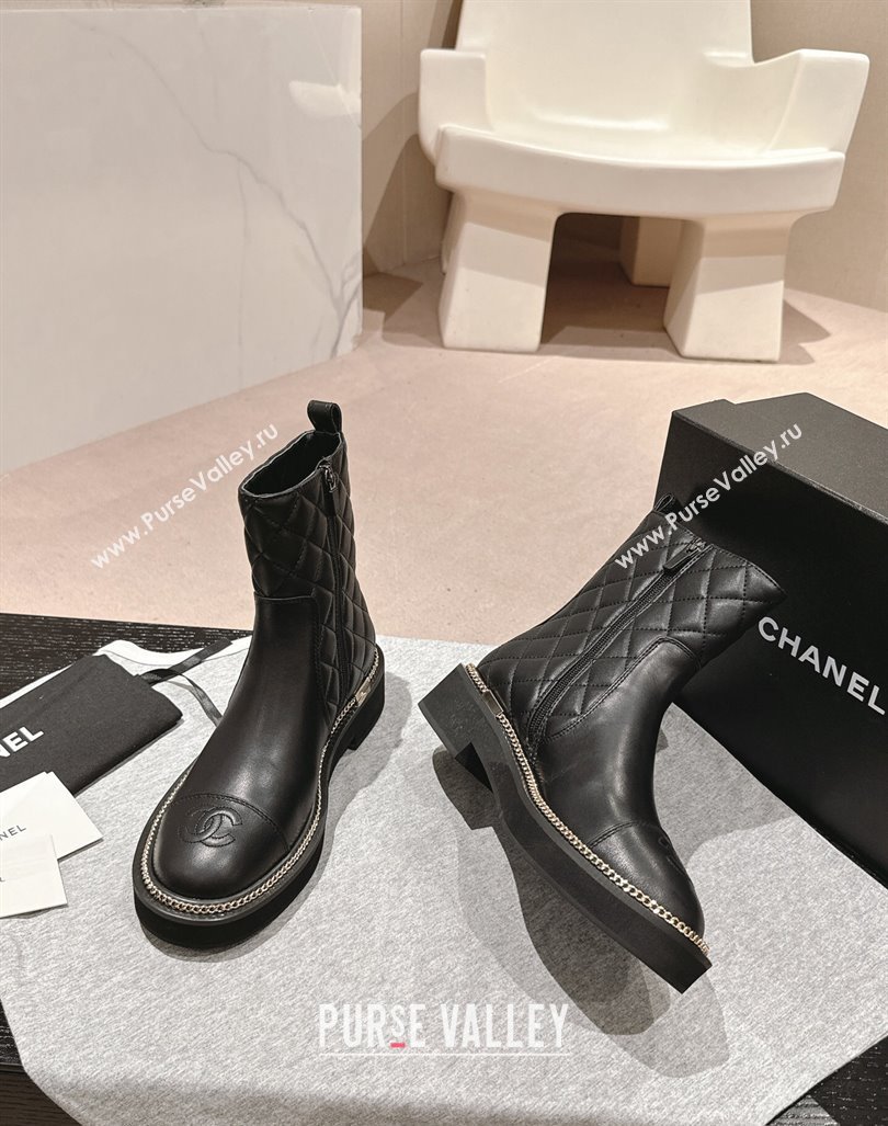 Chanel Quilted Calfskin Leather Ankle Boots with Logo Stud and Chain Black 2024 CH090904 (MD-240909059)