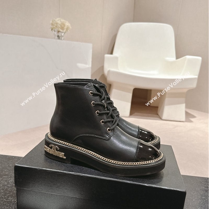 Chanel Smooth Calfskin Lace-up Ankle Boots with Logo Stud and Chain Black 2024 CH090904 (MD-240909065)