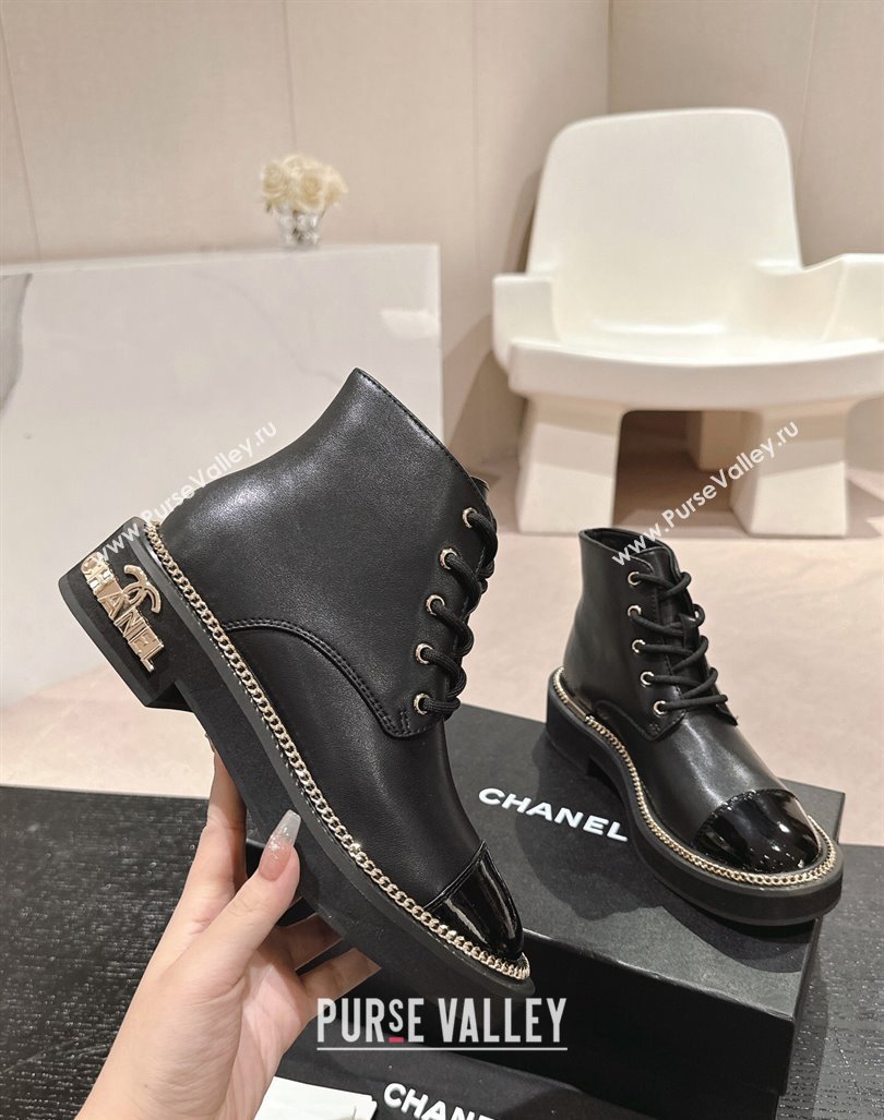 Chanel Smooth Calfskin Lace-up Ankle Boots with Logo Stud and Chain Black 2024 CH090904 (MD-240909065)