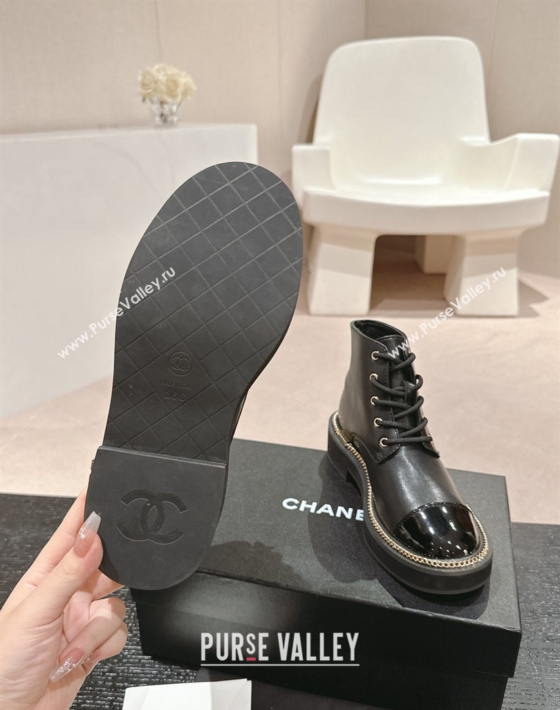 Chanel Smooth Calfskin Lace-up Ankle Boots with Logo Stud and Chain Black 2024 CH090904 (MD-240909065)