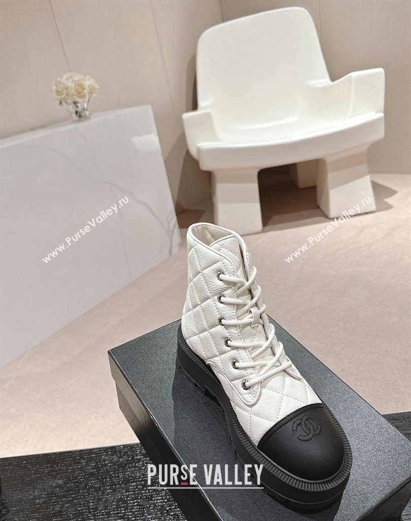 Chanel Quilted Aged Calfskin Lace-up Platform Ankle Boots White 2024 CH090905 (MD-240909073)