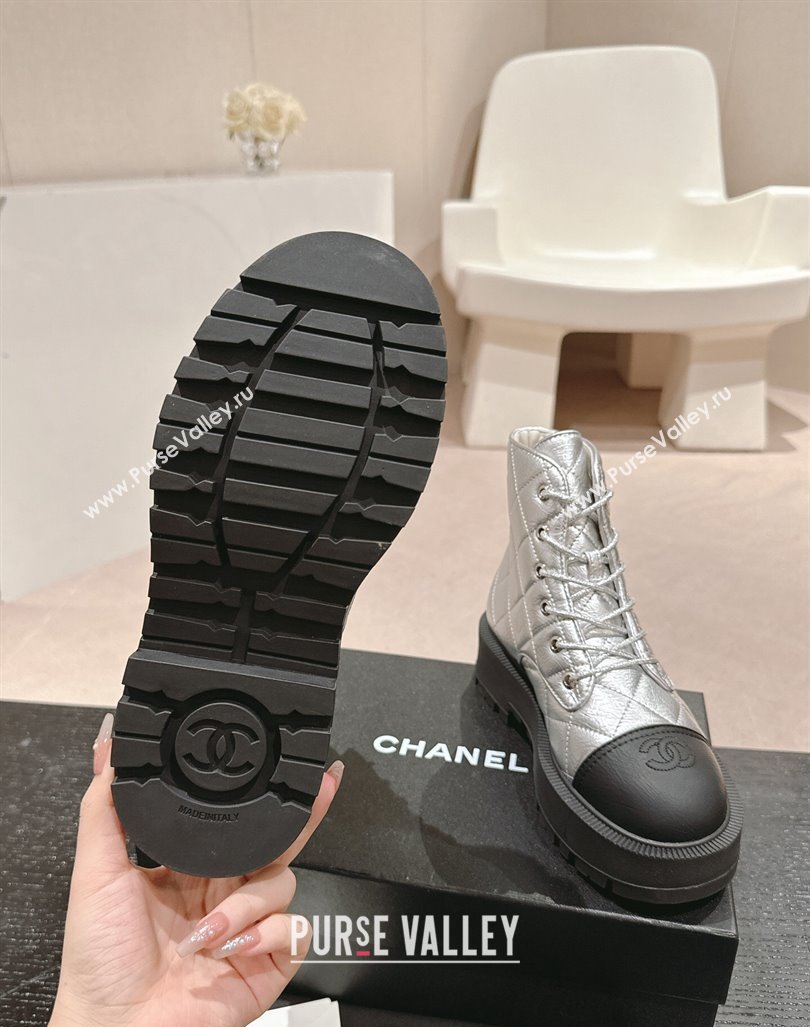 Chanel Quilted Aged Calfskin Lace-up Platform Ankle Boots Silver 2024 CH090905 (MD-240909075)