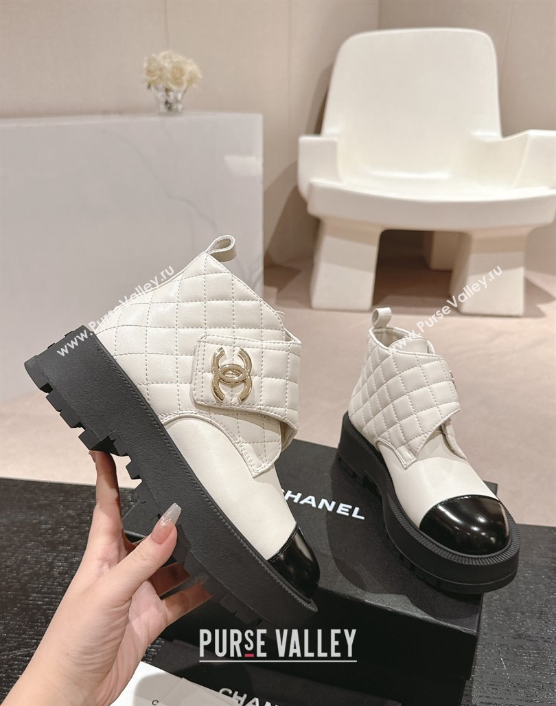 Chanel Quilted Calfskin Patent Lace-up Platform Ankle Boots White 2024 CH090802 (MD-240909042)