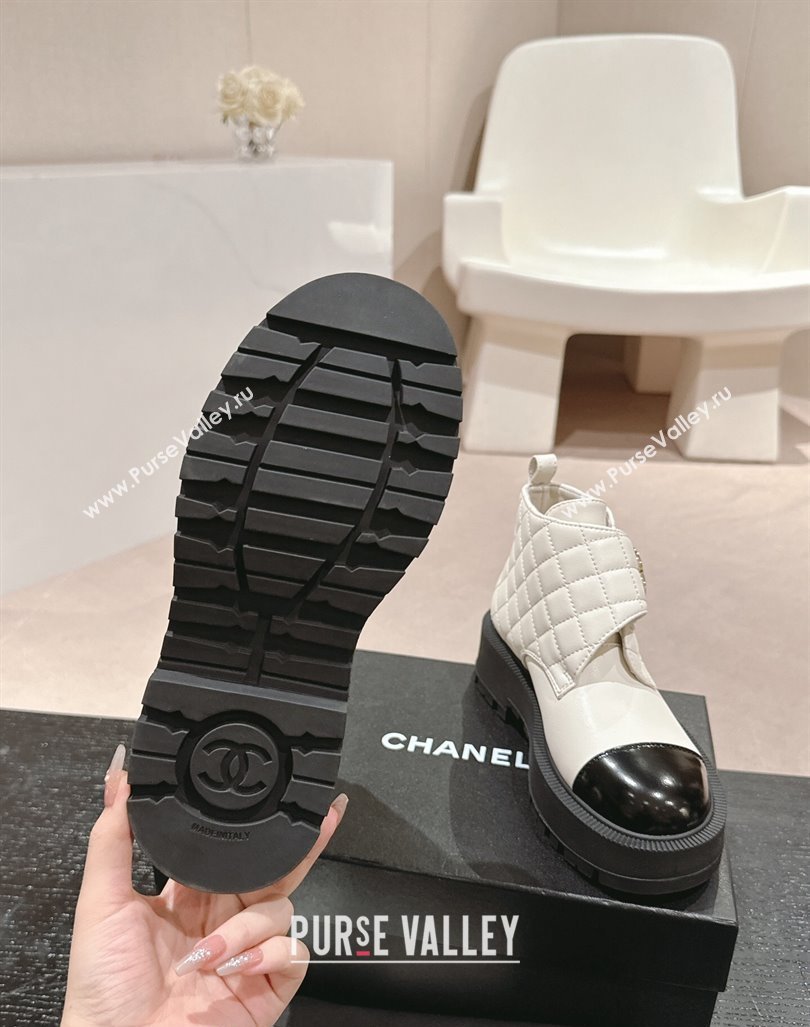 Chanel Quilted Calfskin Patent Lace-up Platform Ankle Boots White 2024 CH090802 (MD-240909042)