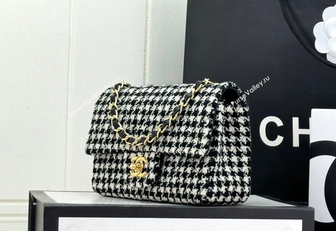 Chanel Classic Hounstooth Tweed Mini Flap Bag A69900 White/Black 2024 (yezi-240926090)