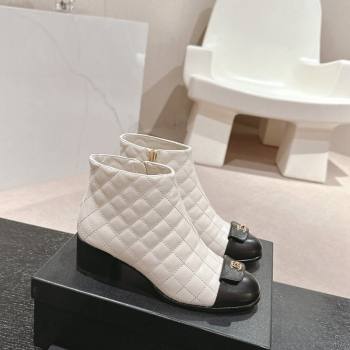 Chanel Quilted Calfskin Ankle Boots with Foldover CC White 2024 CH101605 (MD-241016025)