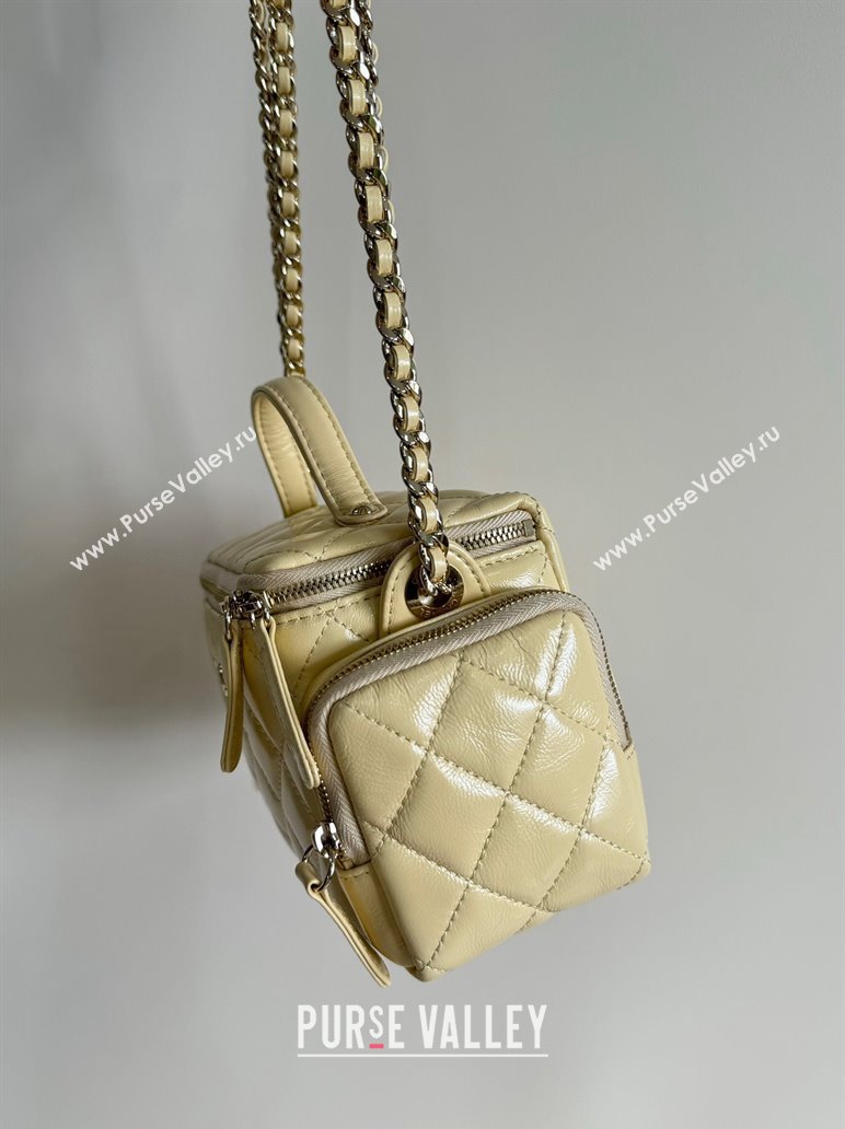 Chanel Shiny Crumpled Lambskin Vanity Case Bag with Pockets AS5222 Light Yellow 2024 TOP (YD-241106008)