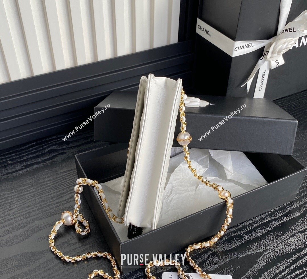 Chanel Shiny Lambskin Flap Phone Holder with Chain and Pearls AP4284 White 2024 (yezi-241106104)