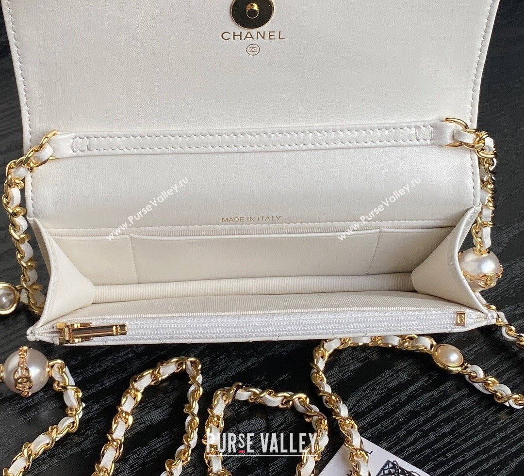 Chanel Shiny Lambskin Flap Phone Holder with Chain and Pearls AP4284 White 2024 (yezi-241106104)