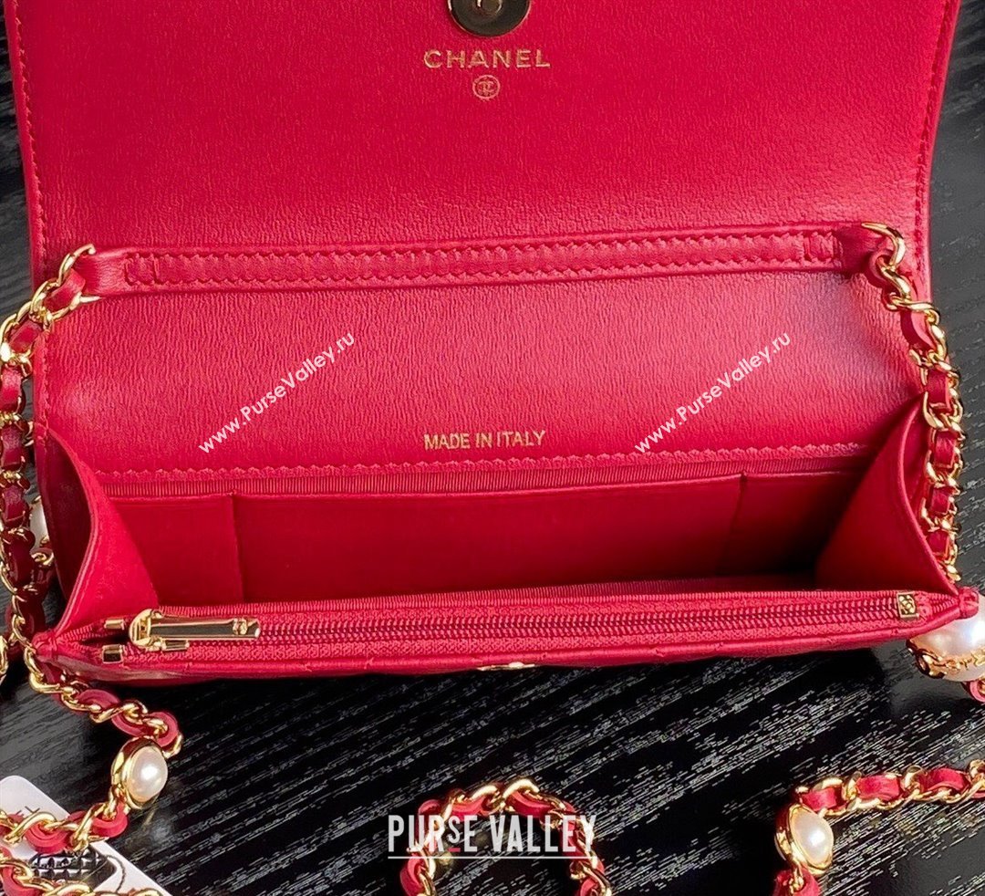 Chanel Shiny Lambskin Flap Phone Holder with Chain and Pearls AP4284 Red 2024 (yezi-241106106)