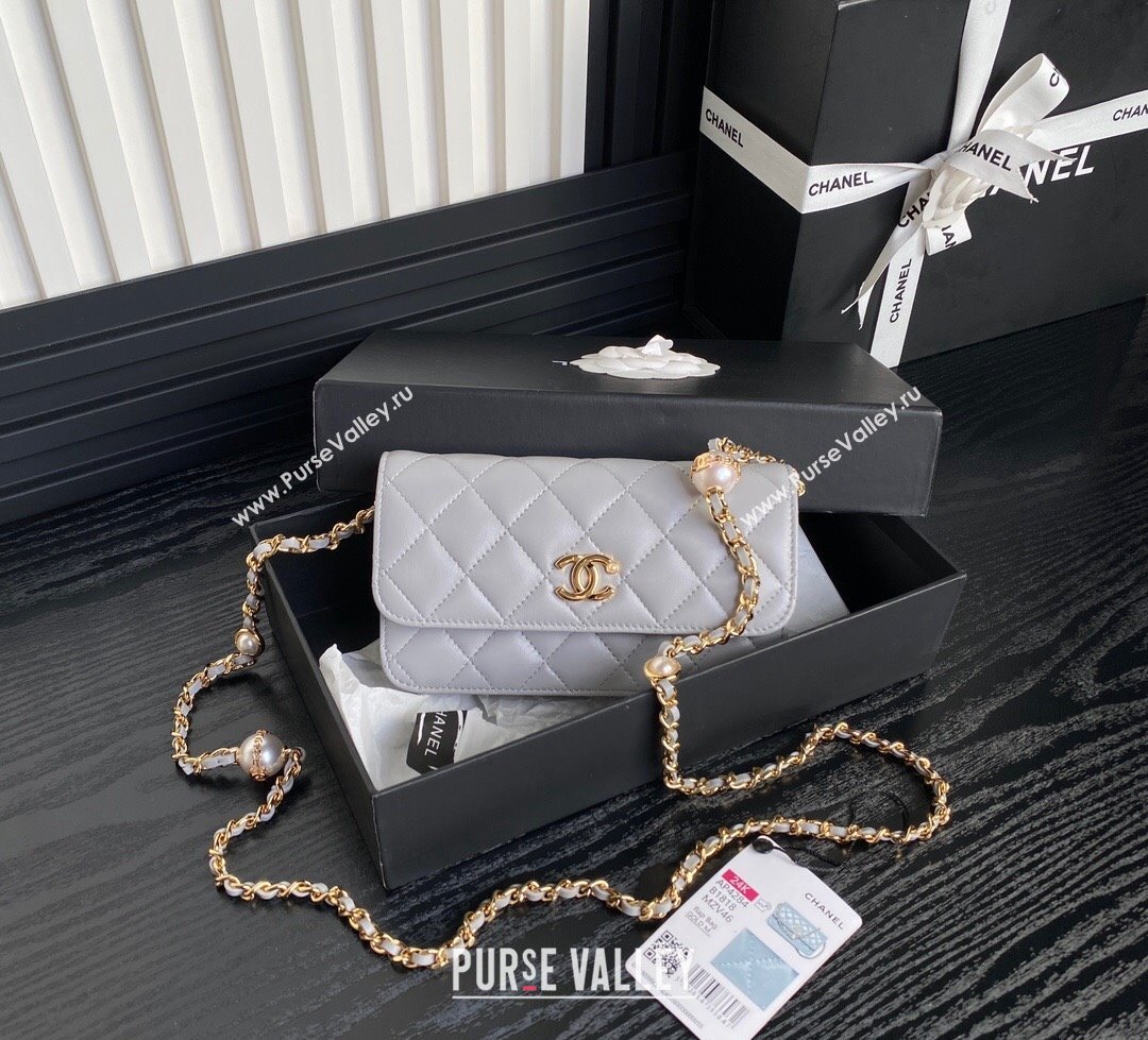 Chanel Shiny Lambskin Flap Phone Holder with Chain and Pearls AP4284 Grey 2024 (yezi-241106107)