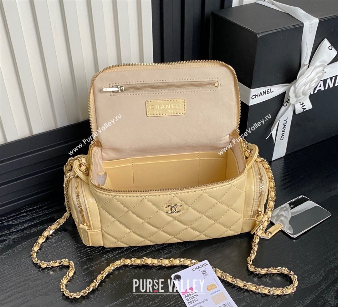 Chanel Shiny Crumpled Lambskin Vanity Case Bag with Pockets AS5222 Light Yellow 2024 (yezi-241107013)