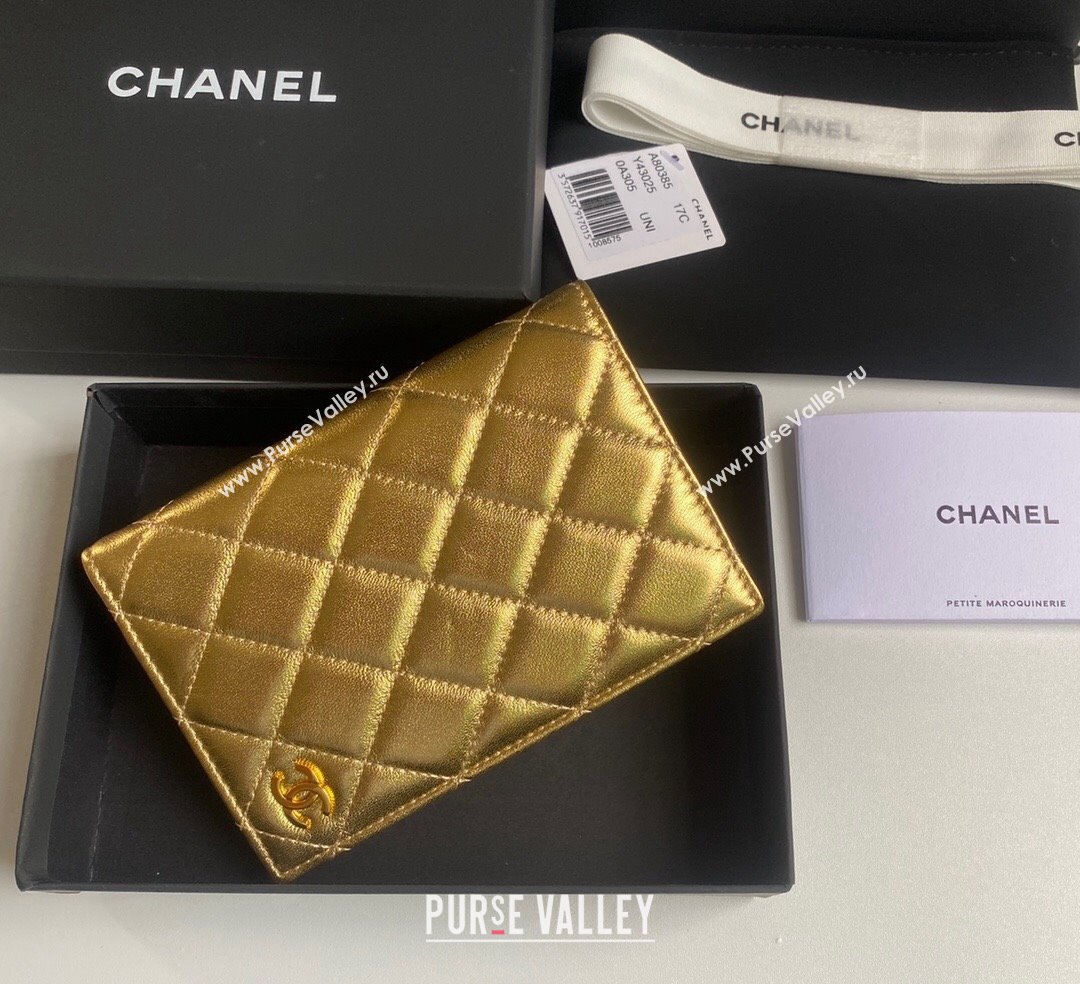 Chanel Metallic Calfskin Passport Cover Gold 2024 A80385 (yezi-241107087)