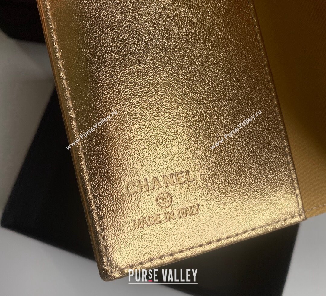 Chanel Metallic Calfskin Passport Cover Gold 2024 A80385 (yezi-241107087)