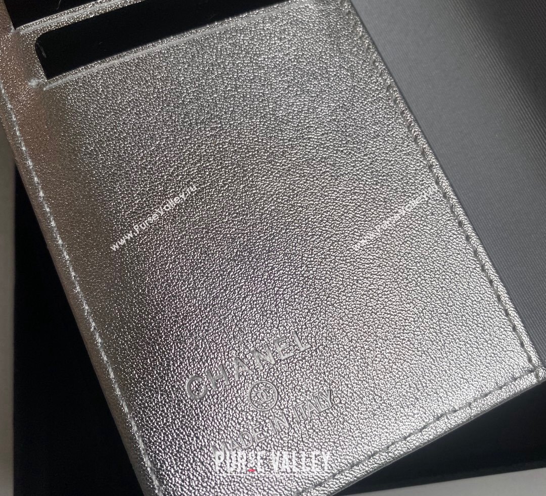 Chanel Metallic Calfskin Passport Cover Silver 2024 A80385 (yezi-241107088)