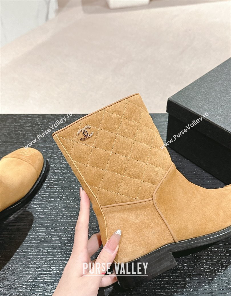 Chanel Suede Quilted Flat Ankle Boots Brown Yellow 2024 CH112012 (KL-241120146)