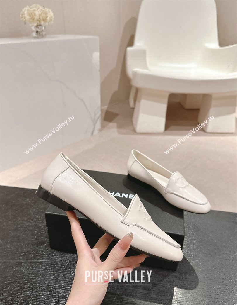 Chanel Calfskin Loafers Flat with One-Tone CC White 2024 CH112003 (KL-2411120009)