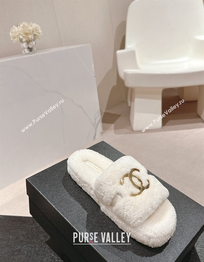 Chanel Shearling Wool Platform Slides Sandal with Gold-Tone CC White 2024 CH112101 (KL-241121001)