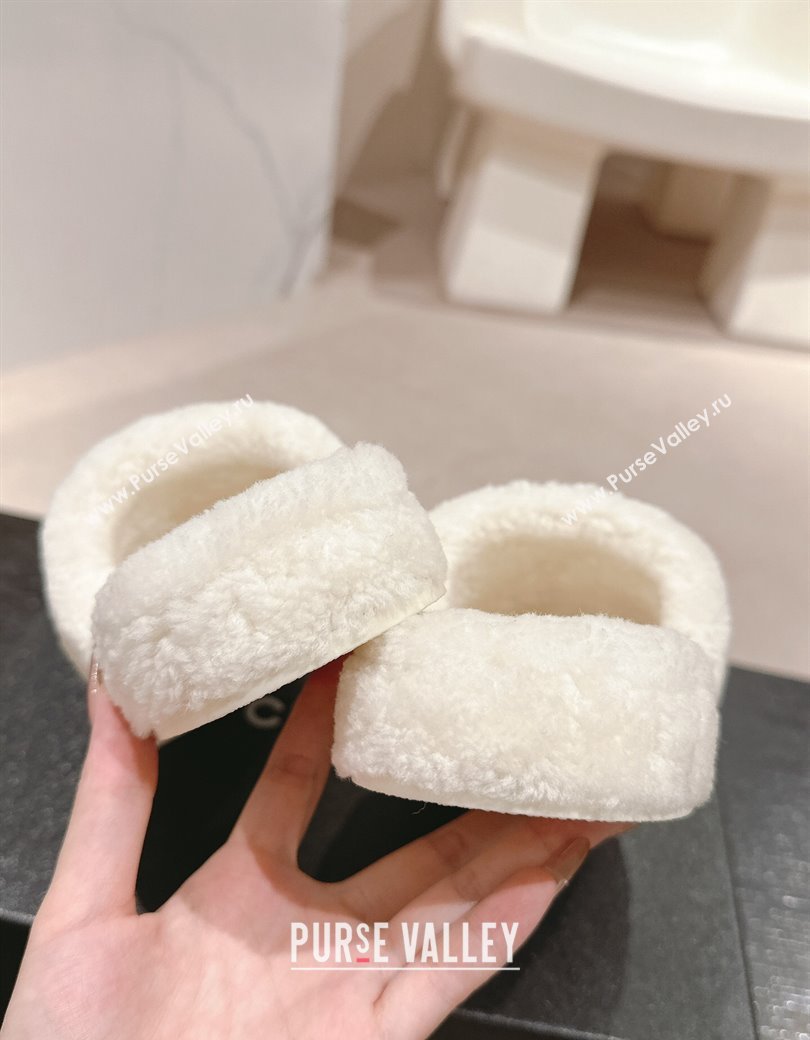 Chanel Shearling Wool Platform Slides Sandal with Gold-Tone CC White 2024 CH112101 (KL-241121001)