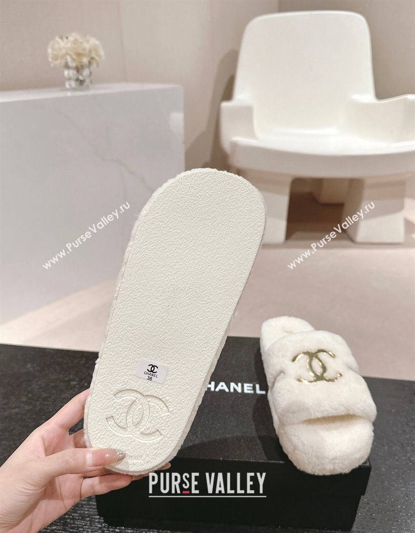 Chanel Shearling Wool Platform Slides Sandal with Gold-Tone CC White 2024 CH112101 (KL-241121001)