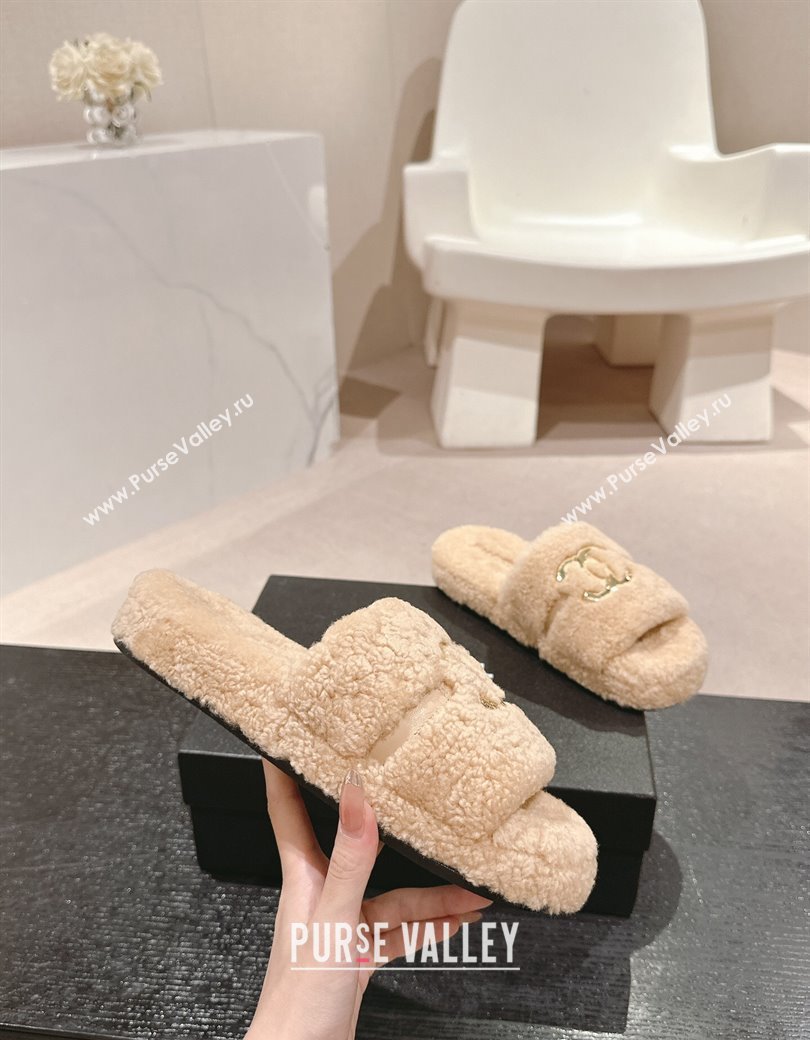 Chanel Shearling Wool Platform Slides Sandal with Gold-Tone CC Beige 2024 CH112101 (KL-241121002)