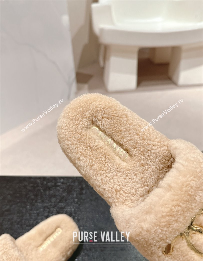 Chanel Shearling Wool Platform Slides Sandal with Gold-Tone CC Beige 2024 CH112101 (KL-241121002)