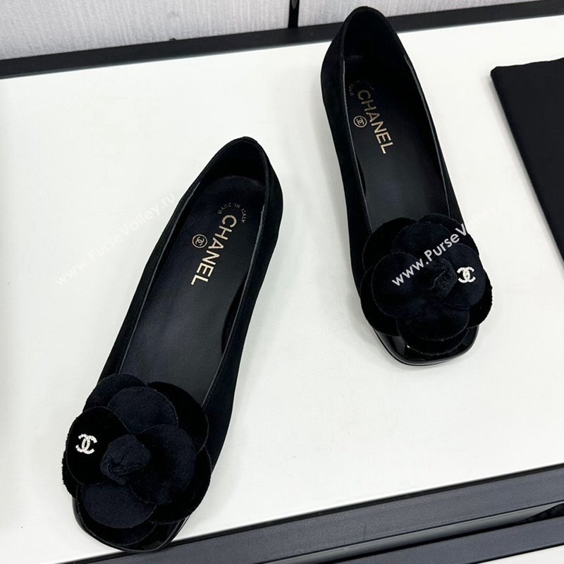 Chanel Suede Ballet Flats with Camellia Bloom Black2 2024 CH112104 (KL-241121024)