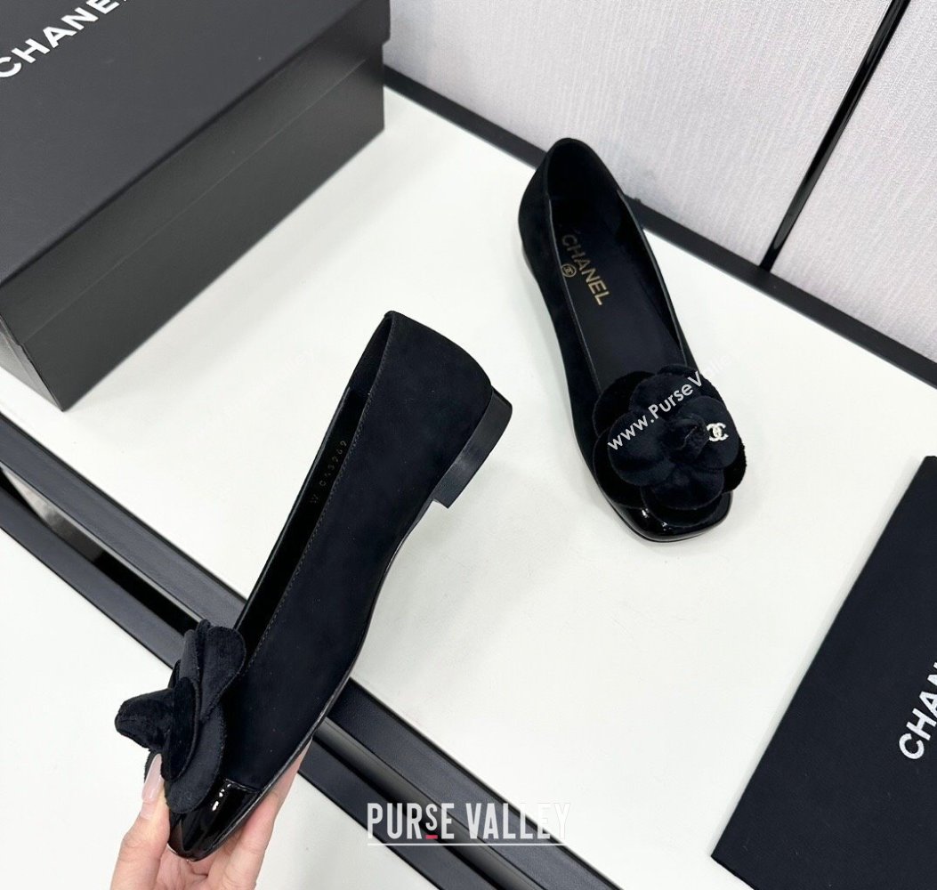 Chanel Suede Ballet Flats with Camellia Bloom Black2 2024 CH112104 (KL-241121024)