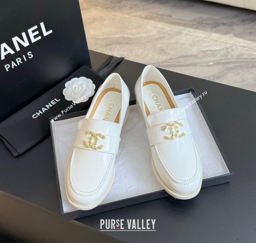 Chanel Shiny Calfskin Loafers with Camellia CC G45663 White 2024 (SS-2411120031)