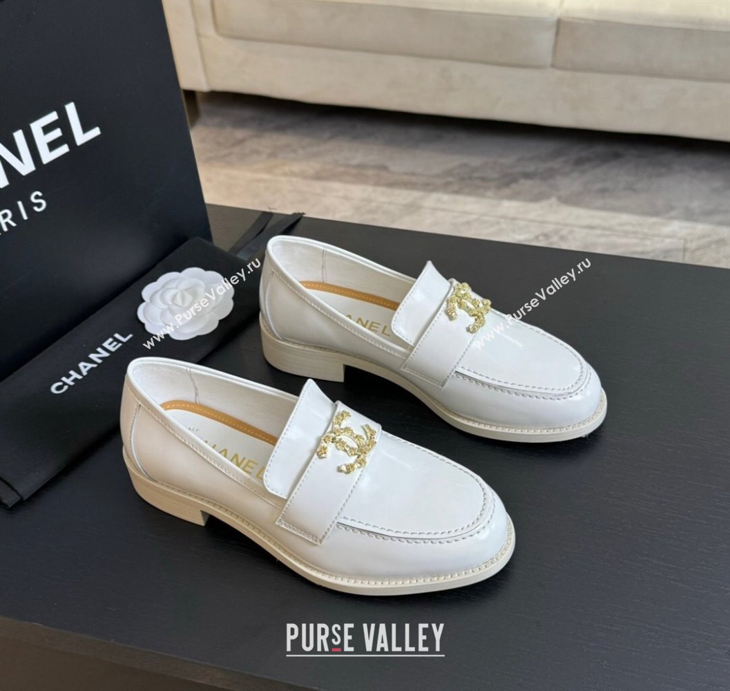 Chanel Shiny Calfskin Loafers with Camellia CC G45663 White 2024 (SS-2411120031)