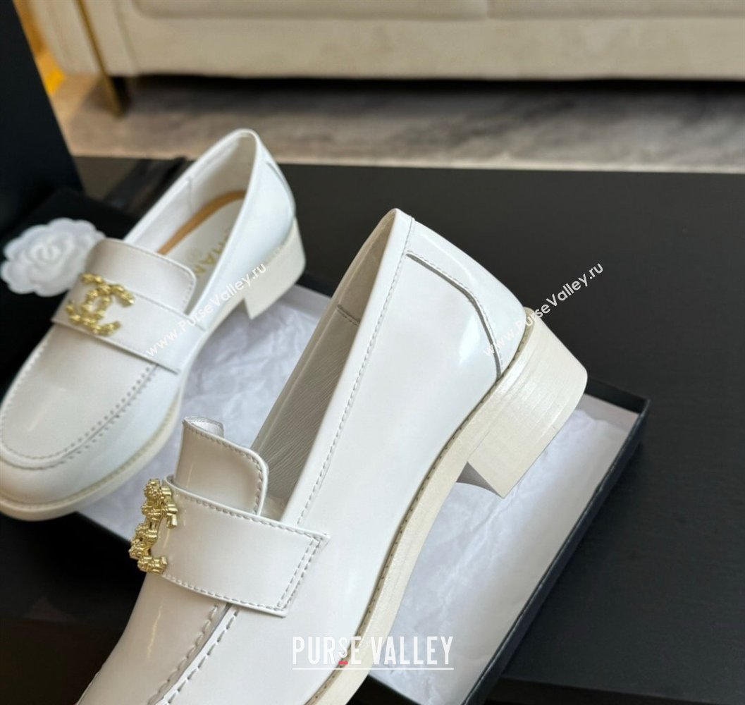 Chanel Shiny Calfskin Loafers with Camellia CC G45663 White 2024 (SS-2411120031)