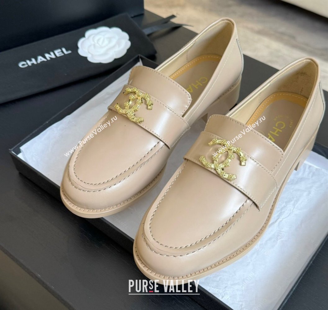 Chanel Shiny Calfskin Loafers with Camellia CC G45663 Light Beige 2024 (SS-2411120033)