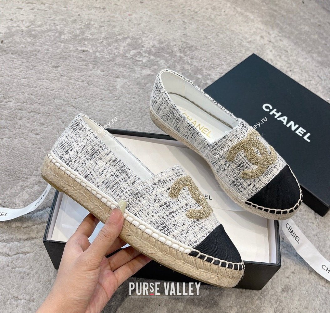 Chanel Tweed Espadrilles Flat with Gold-Tone CC White 2024 CH112118 (KL-241121107)