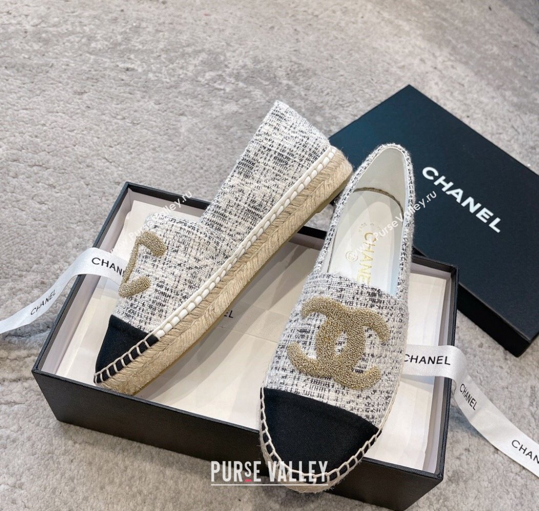 Chanel Tweed Espadrilles Flat with Gold-Tone CC White 2024 CH112118 (KL-241121107)