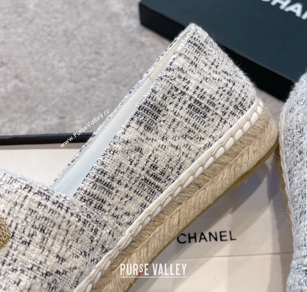 Chanel Tweed Espadrilles Flat with Gold-Tone CC White 2024 CH112118 (KL-241121107)