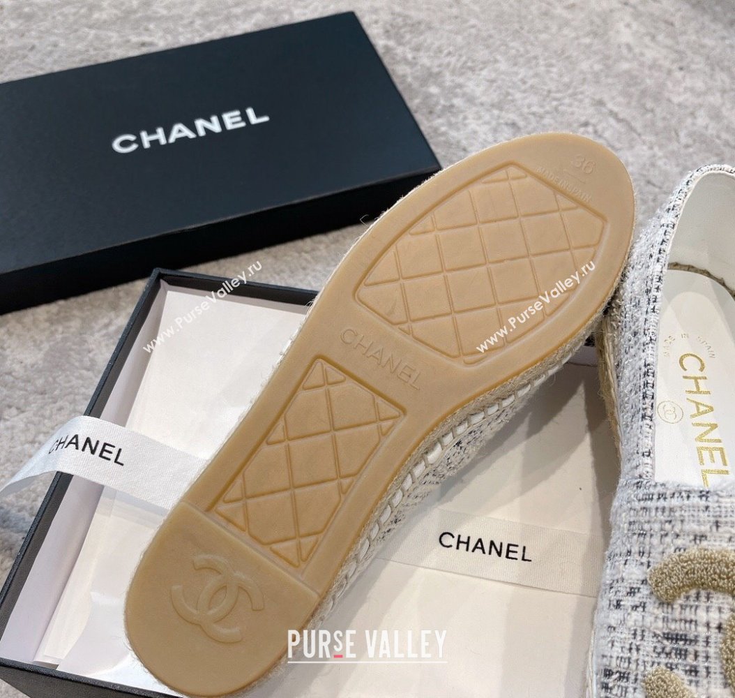 Chanel Tweed Espadrilles Flat with Gold-Tone CC White 2024 CH112118 (KL-241121107)