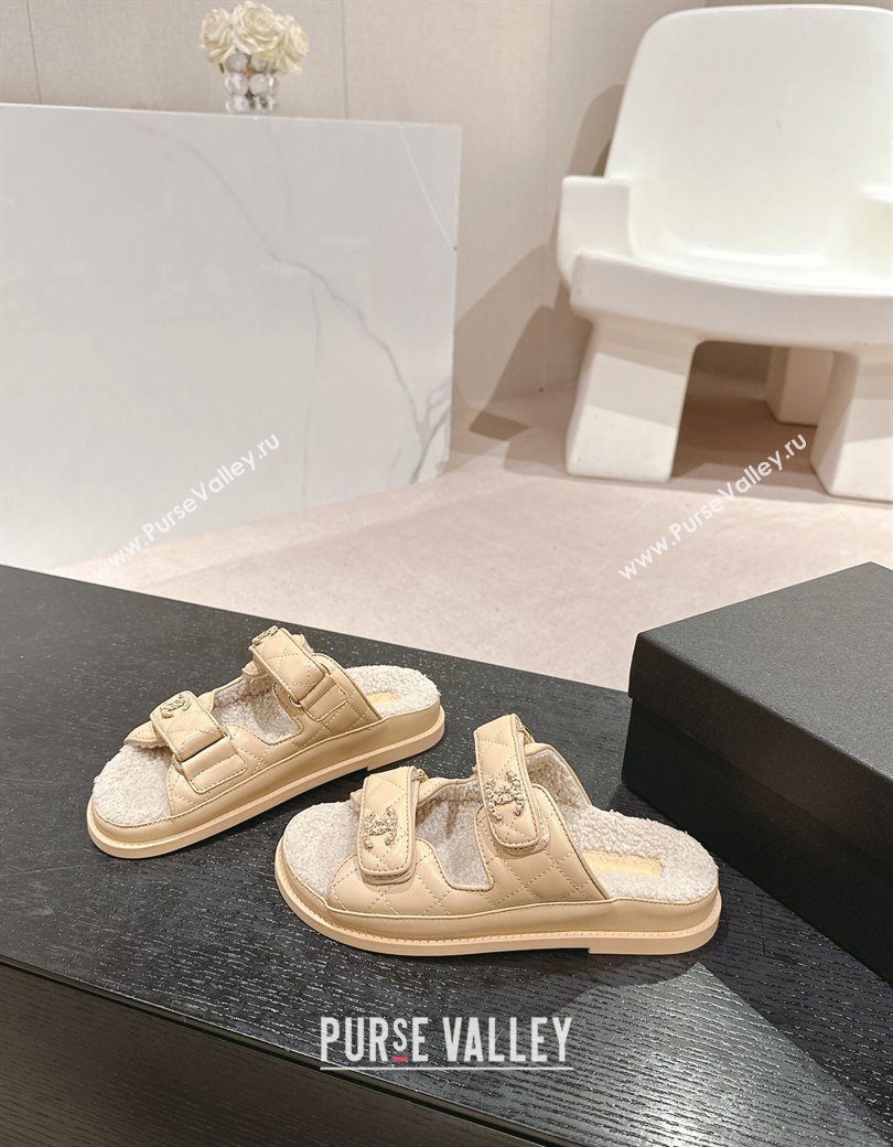 Chanel Quilted Calfskin Shearling Wool Flat Slides Sandal with Chain CC Light Beige 2024 (KL-241121145)